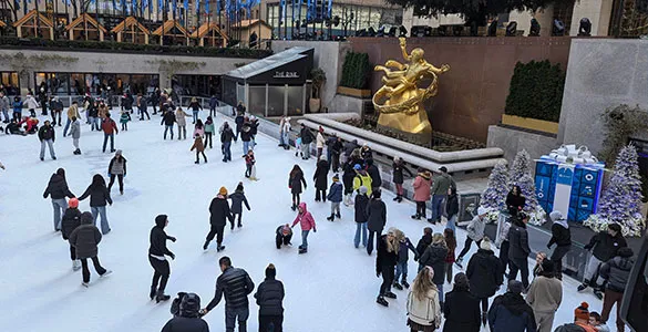 the-ultimate-christmas-bucket-list-8-ideas-for-holiday-mid-content-4